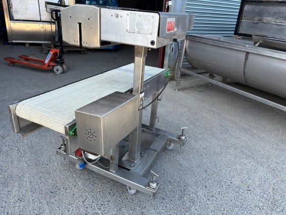Saxon Bag Sealer with Conveyor Pic 1063